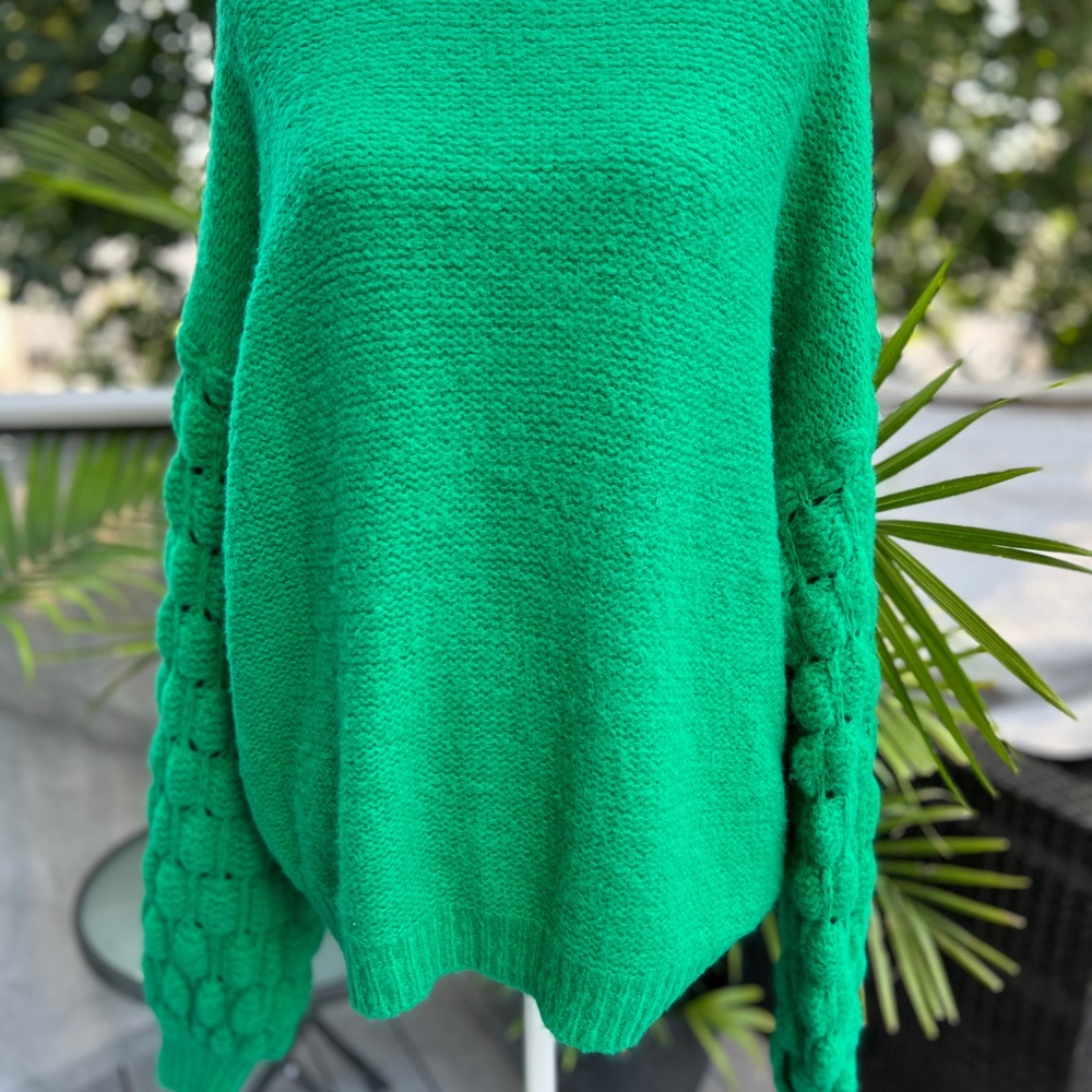 VICI Bell Sleeve Kelly Green Sweater Size Medium - Picture 2 of 7